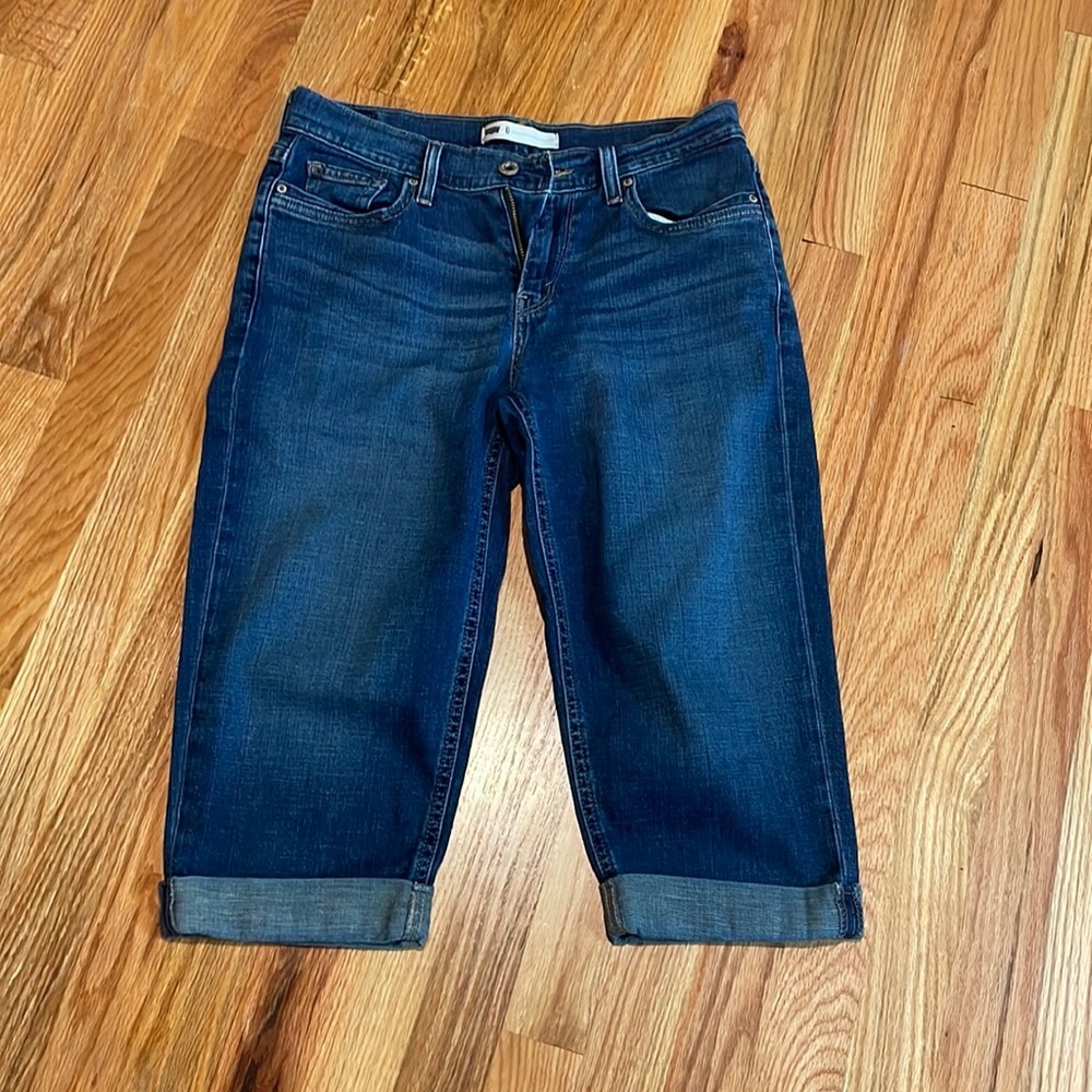 Levi’s crops size 6